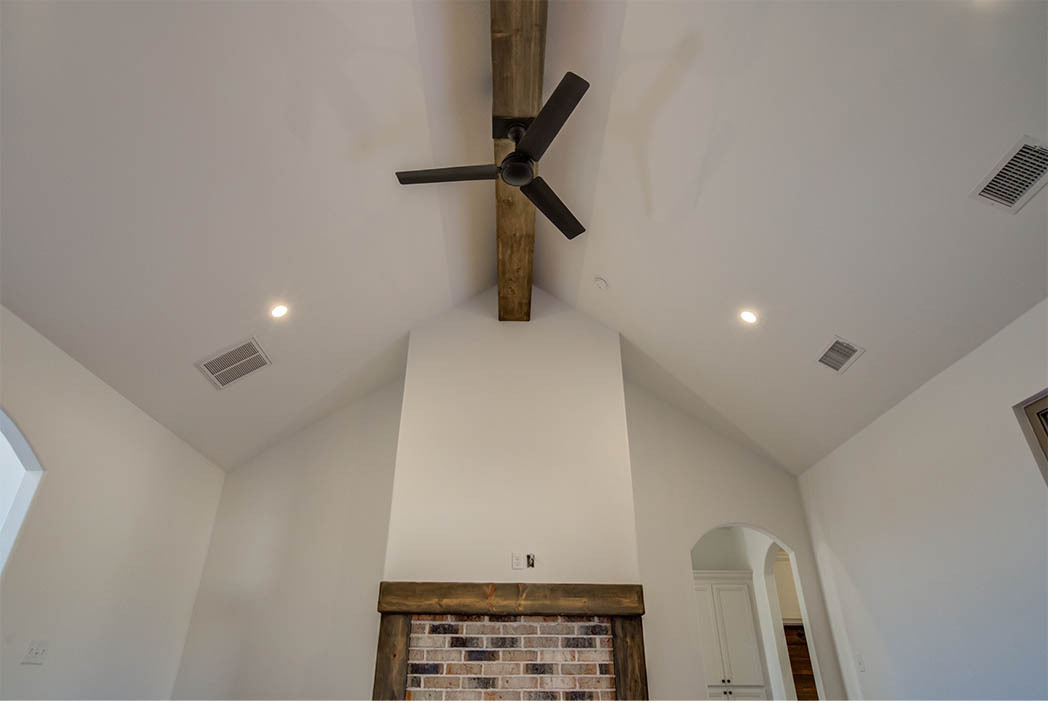 Vaulted ceiling in spacious living room in new house for sale in Lubbock.