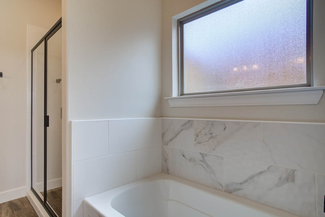 Bathtub in master bath in beautiful new home for sale in the Lubbock, Texas area.