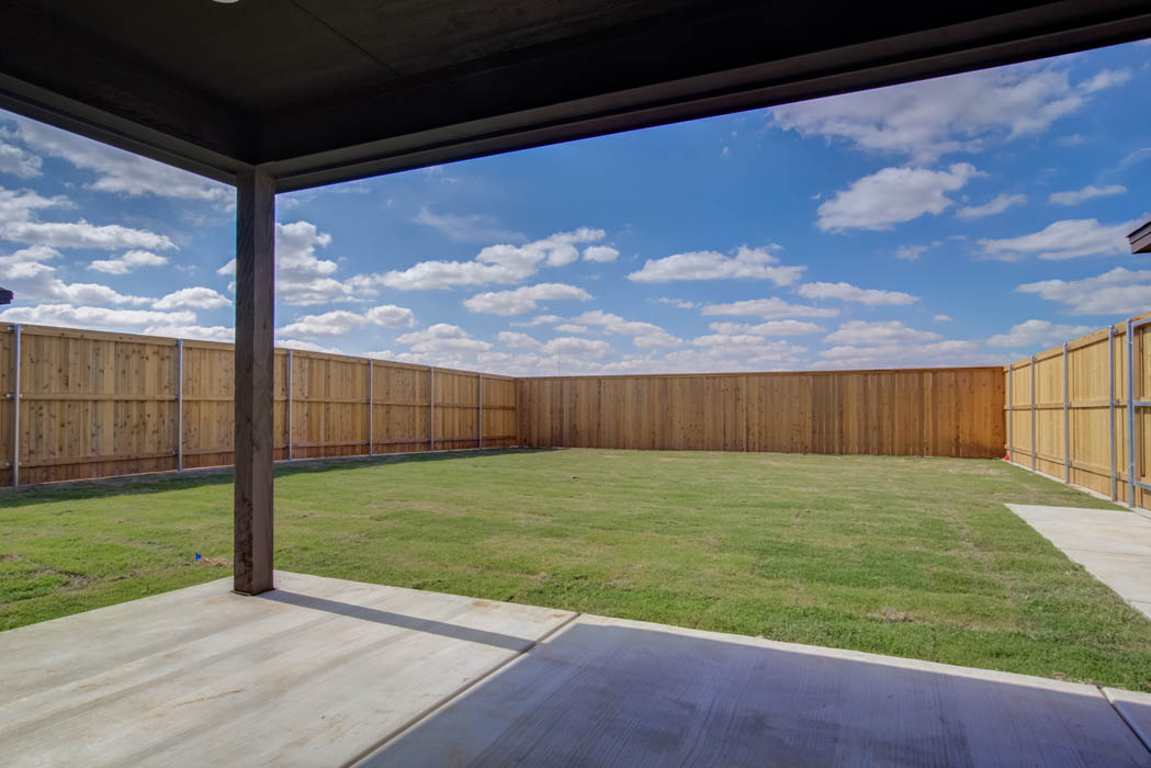 Spacious back yard in Lubbock, Texas home for sale.