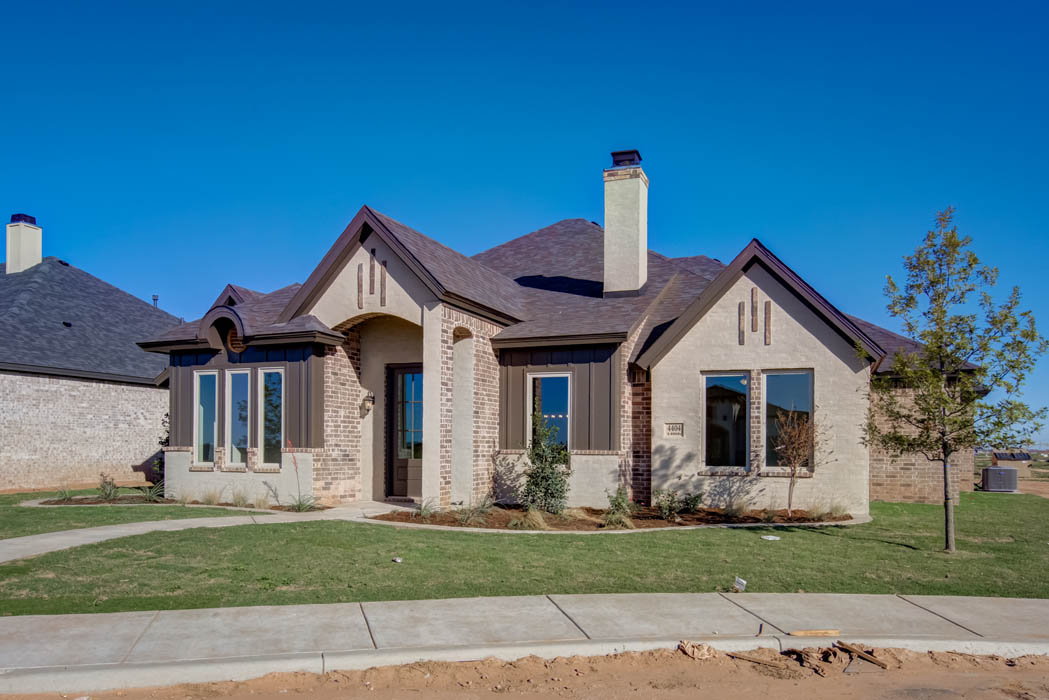 Exterior view of new home in Lubbock, Texas, by Sharkey Custom Homes.