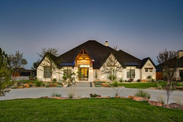 Exterior of beautiful new home built by Sharkey Custom Homes in Lubbock, Texas.